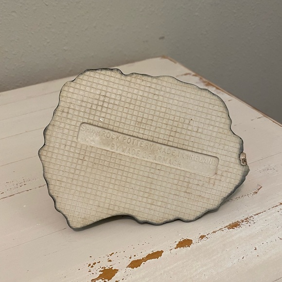 Shamrock Pottery By Wade Of Armagh Leprechaun Cottage Figurine Made in Ireland - Picture 8 of 10